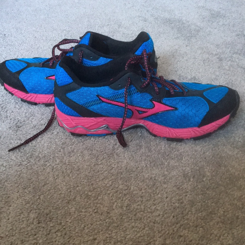 Mizuno Women‘s Wave Ascend 8 Running Shoes